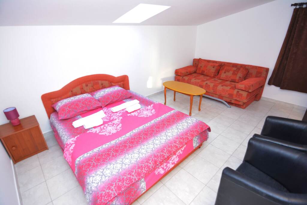 Петровац: Apartments Jovana
