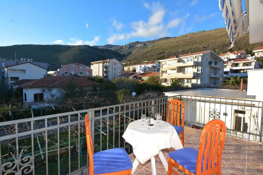 Петровац: Apartments Jovana