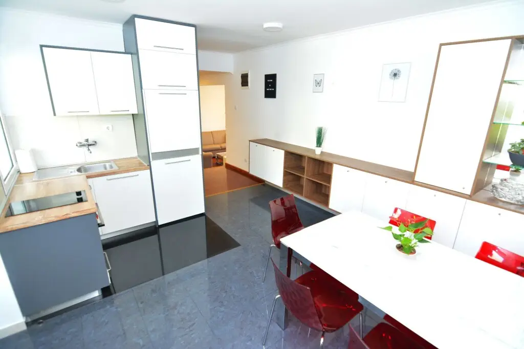Тиват: Apartments Tropicoco
