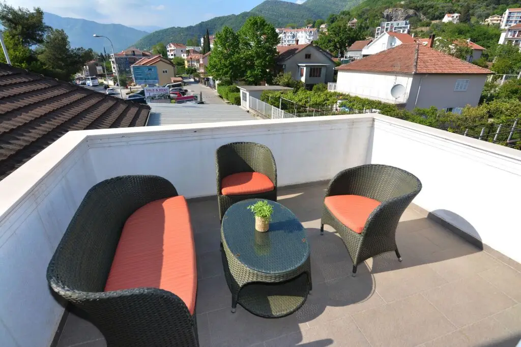 Тиват: Apartments Tropicoco