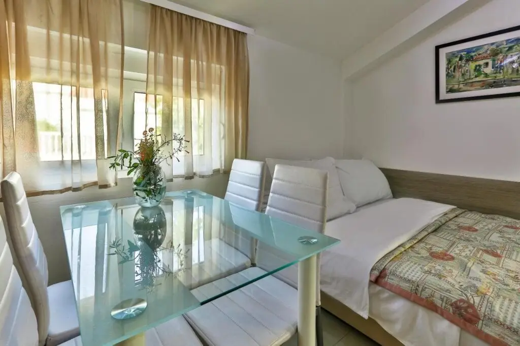 Будва: Guesthouse Velzon Mainski Put