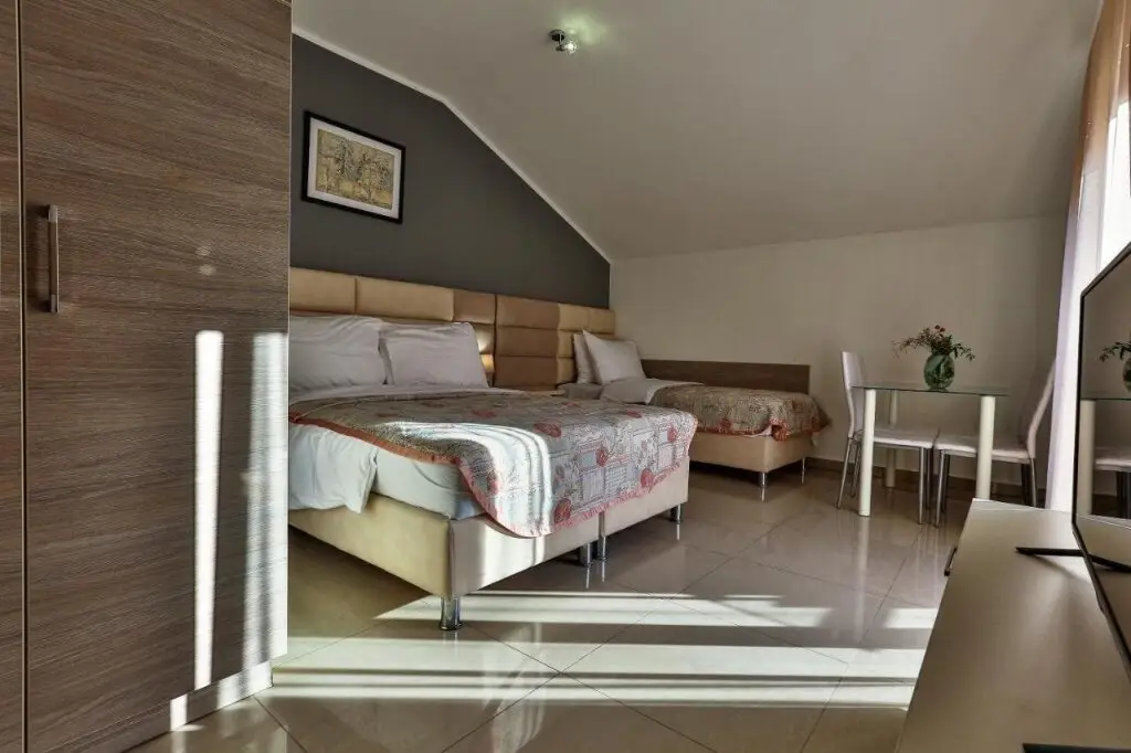 Будва: Guesthouse Velzon Mainski Put