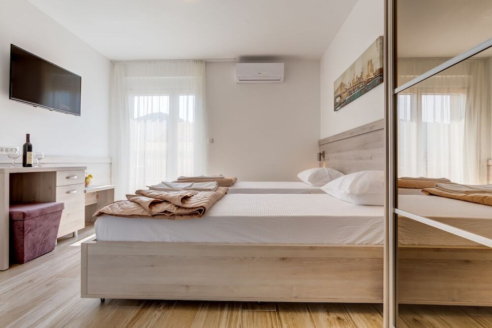 Будва: Almare apartments  Budva