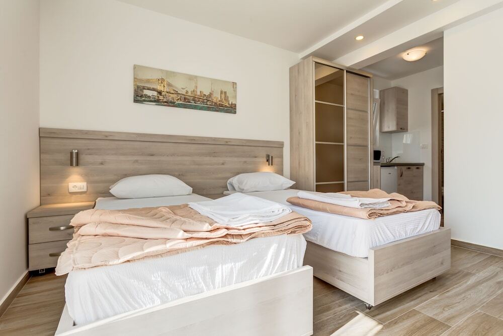 Будва: Almare apartments  Budva