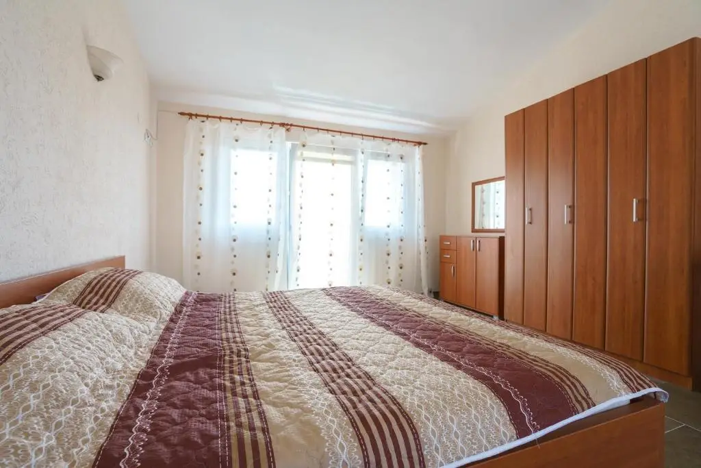 Бар: Apartments LORA