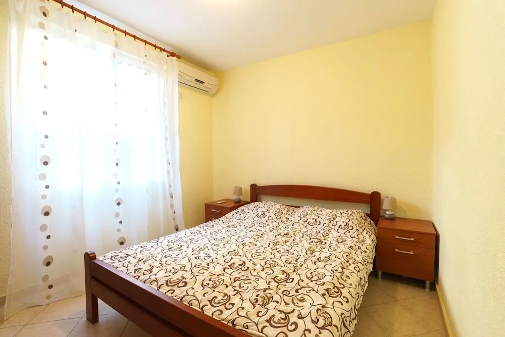 Бар: Apartments LORA