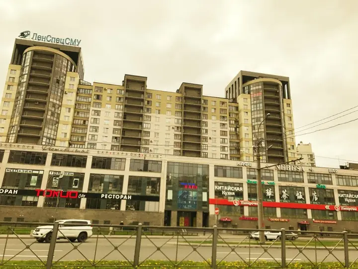 Санкт-Петербург: Korablestroiteley 30 Apartments