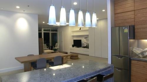 Бангкок: Two Bedroom Riverside Apartment -