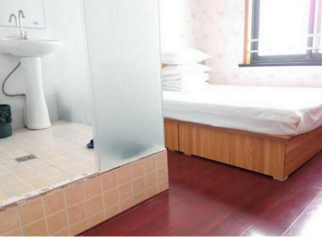 Циндао: Qingdao Ruyi Seaview Express Apartment
