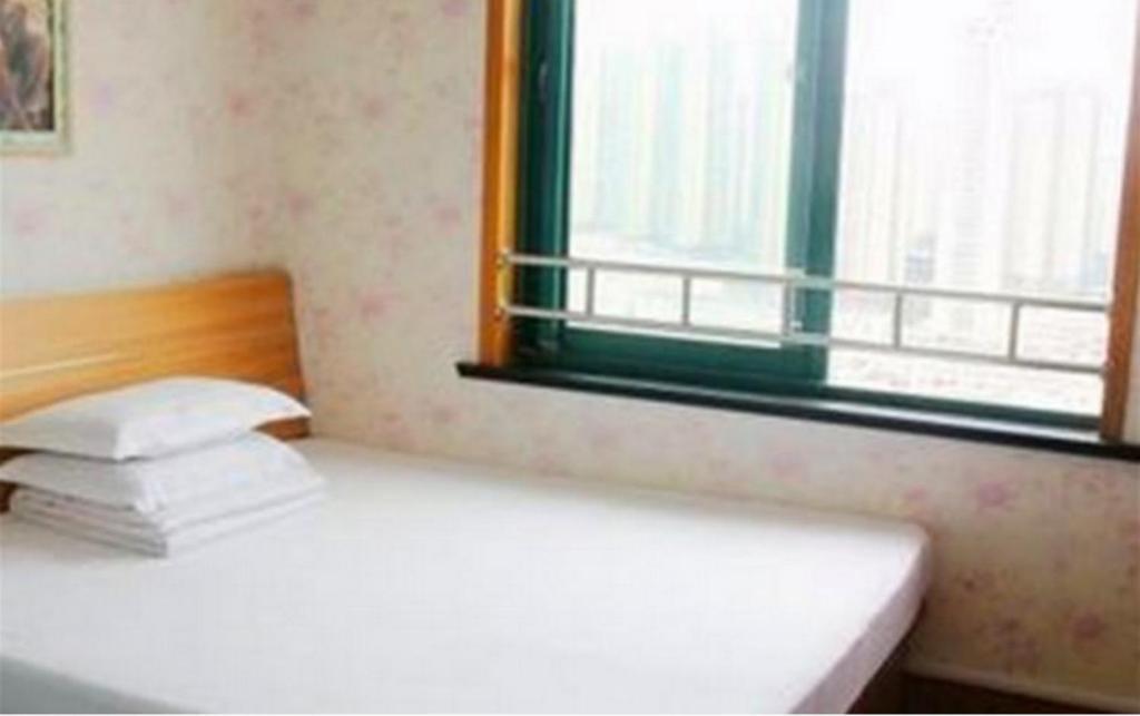 Циндао: Qingdao Ruyi Seaview Express Apartment
