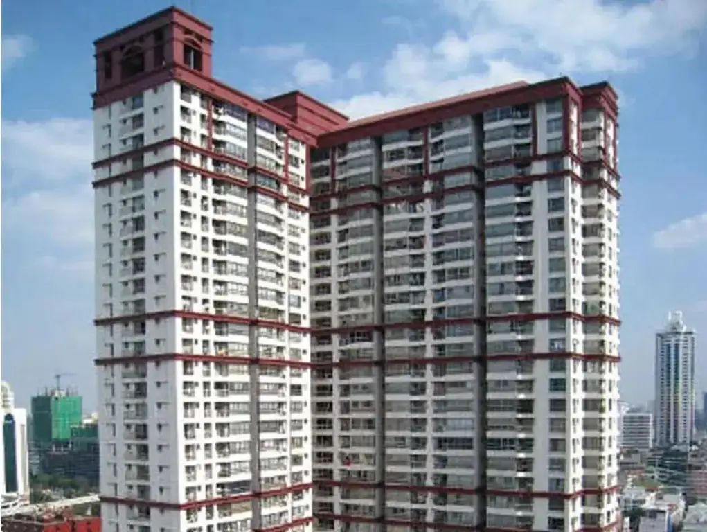 Бангкок: Pathumwan Resort apartment by May