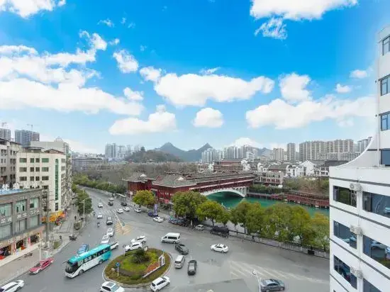 Тунжень: Tongren Grand Hotel (Tongren High-speed Railway Station Ancient City Pedestrian Street Branch)
