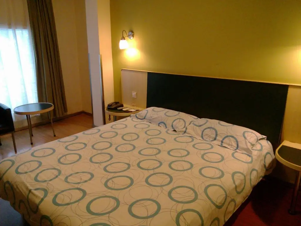 Нанкин: Home Inn Plus (Nanjing Railway Station, Xuanwu Lake)