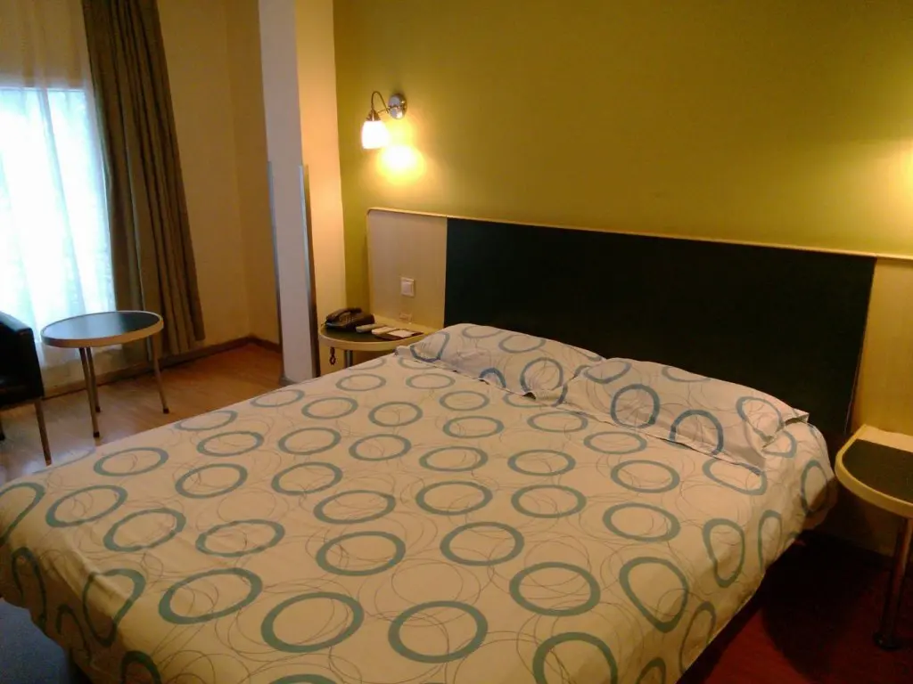 Нанкин: Home Inn Plus (Nanjing Railway Station, Xuanwu Lake)