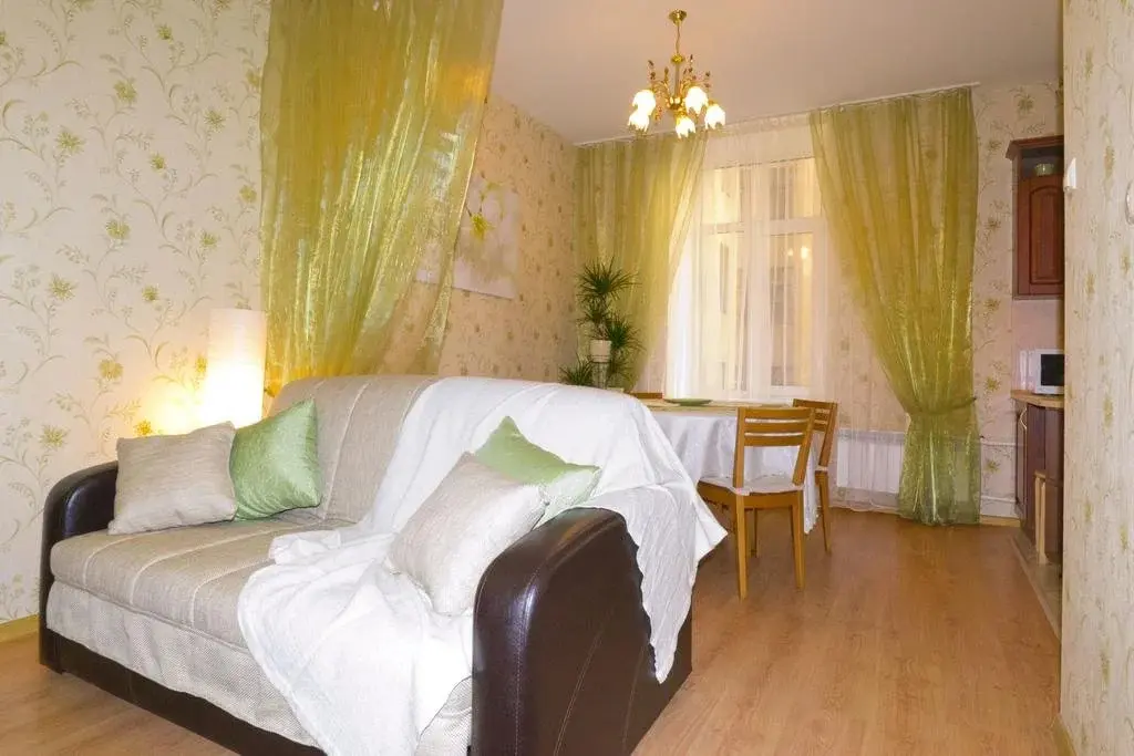 Санкт-Петербург: Sutkiarenda On Maliy Prospekt 13