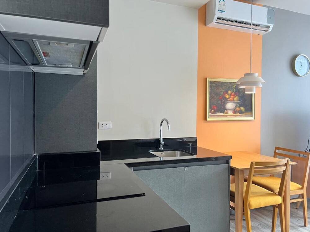 Кату: The Deck Condominium Patong Beach