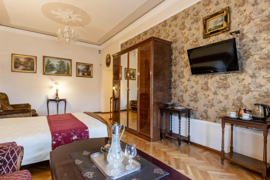 Санкт-Петербург: Меблированные комнаты в апартаментах Вид на Неву