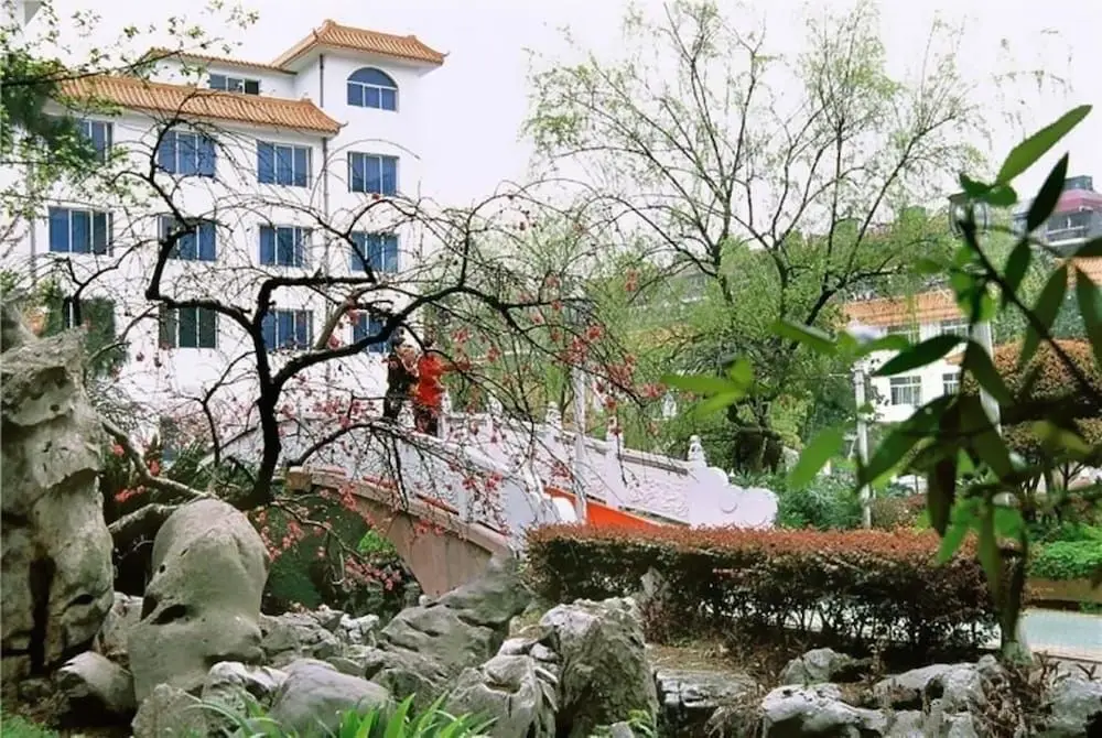 Ухань: Wuhan Guangzhou Military Region South Garden Nanyuan Building