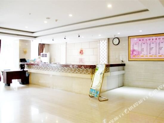 Ambassador Hotel (Manduhai Park) — фото 1