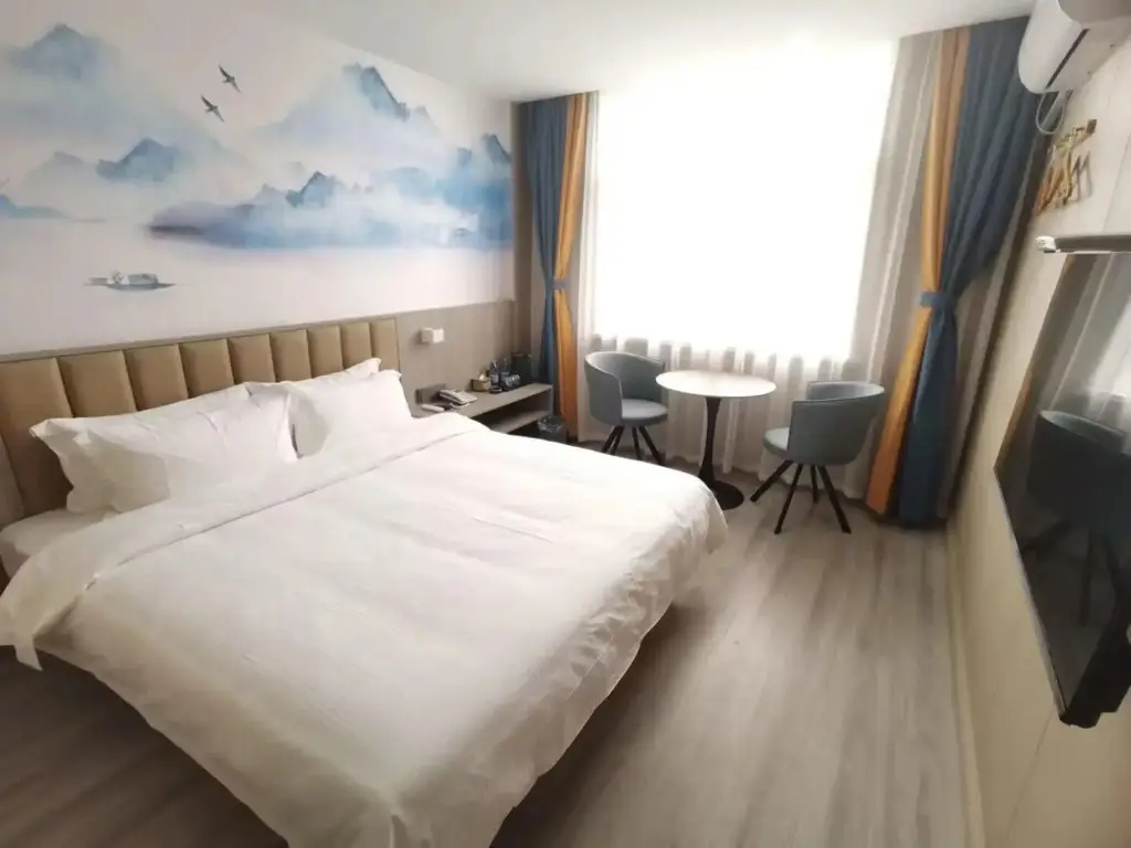 Ляньюньган: Home Inn UP Huaxuan Smart Travel Hotel (Donghai Pedestrian Street High-speed Railway Station)