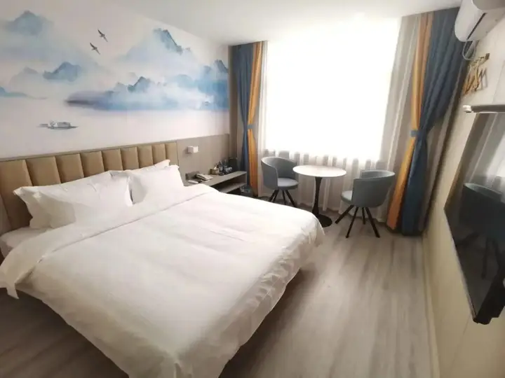 Ляньюньган: Home Inn UP Huaxuan Smart Travel Hotel (Donghai Pedestrian Street High-speed Railway Station)