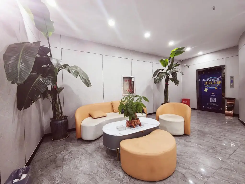 Ляньюньган: Home Inn UP Huaxuan Smart Travel Hotel (Donghai Pedestrian Street High-speed Railway Station)