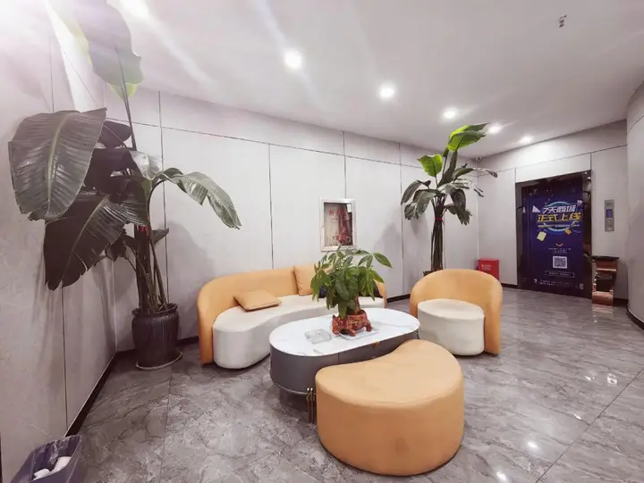 Ляньюньган: Home Inn UP Huaxuan Smart Travel Hotel (Donghai Pedestrian Street High-speed Railway Station)