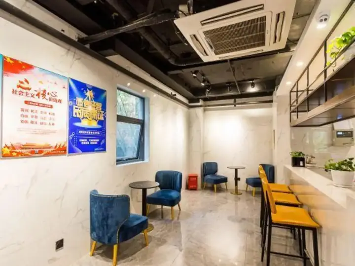 Нанкин: Kaju Hotel(Olympic Xinglong Street subway station store)