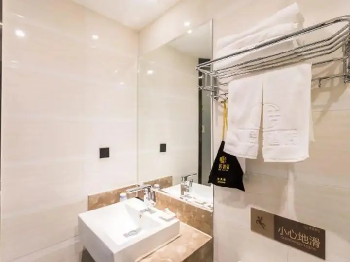 Нанкин: Kaju Hotel(Olympic Xinglong Street subway station store)