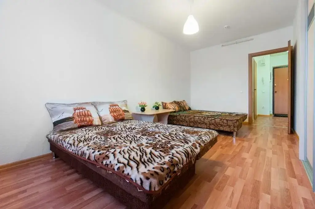 Екатеринбург: Apartment Stachek 4