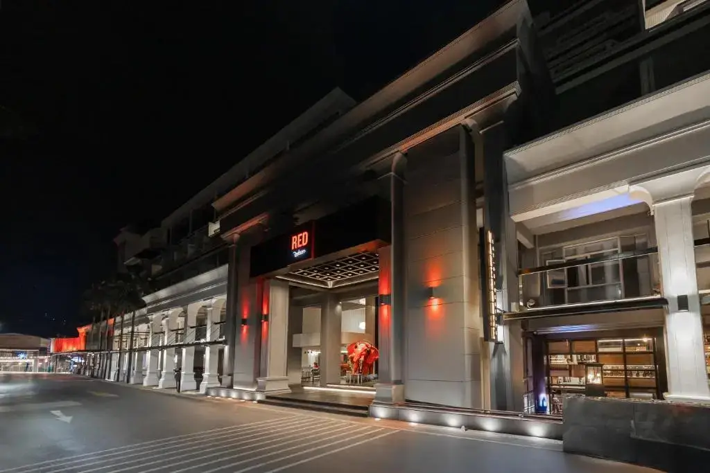 Radisson RED Phuket Patong Beach	 — фото 1