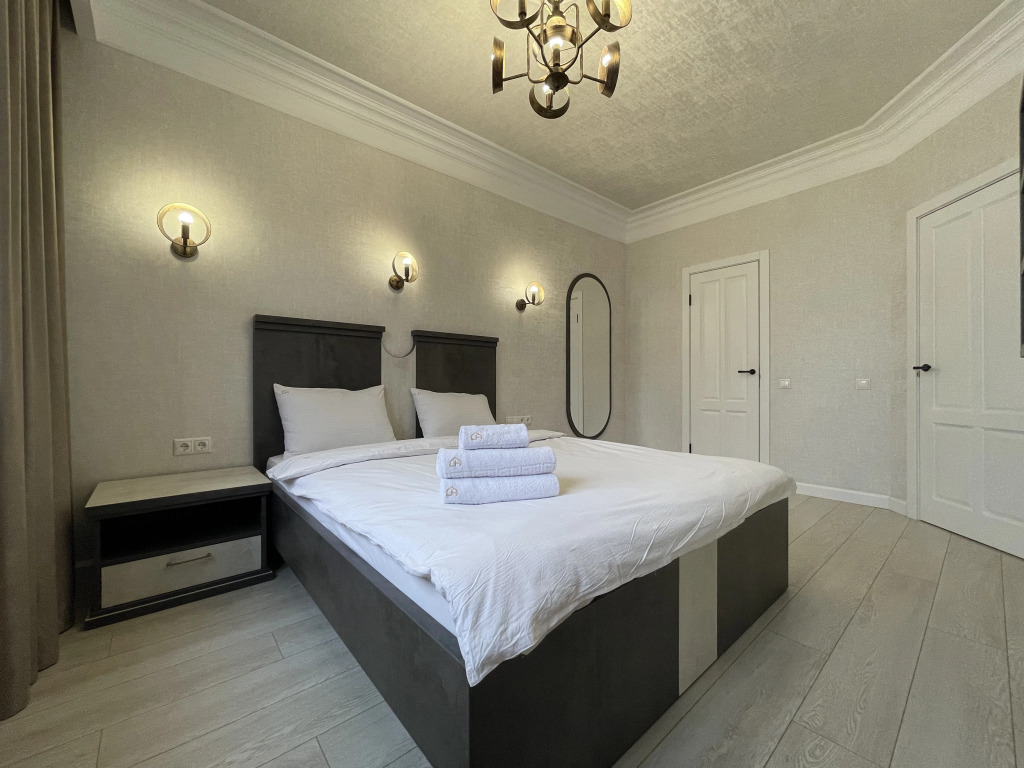 Апартаменты 2-комнатные HomeApart П. Мстиславца, 6 — фото 1