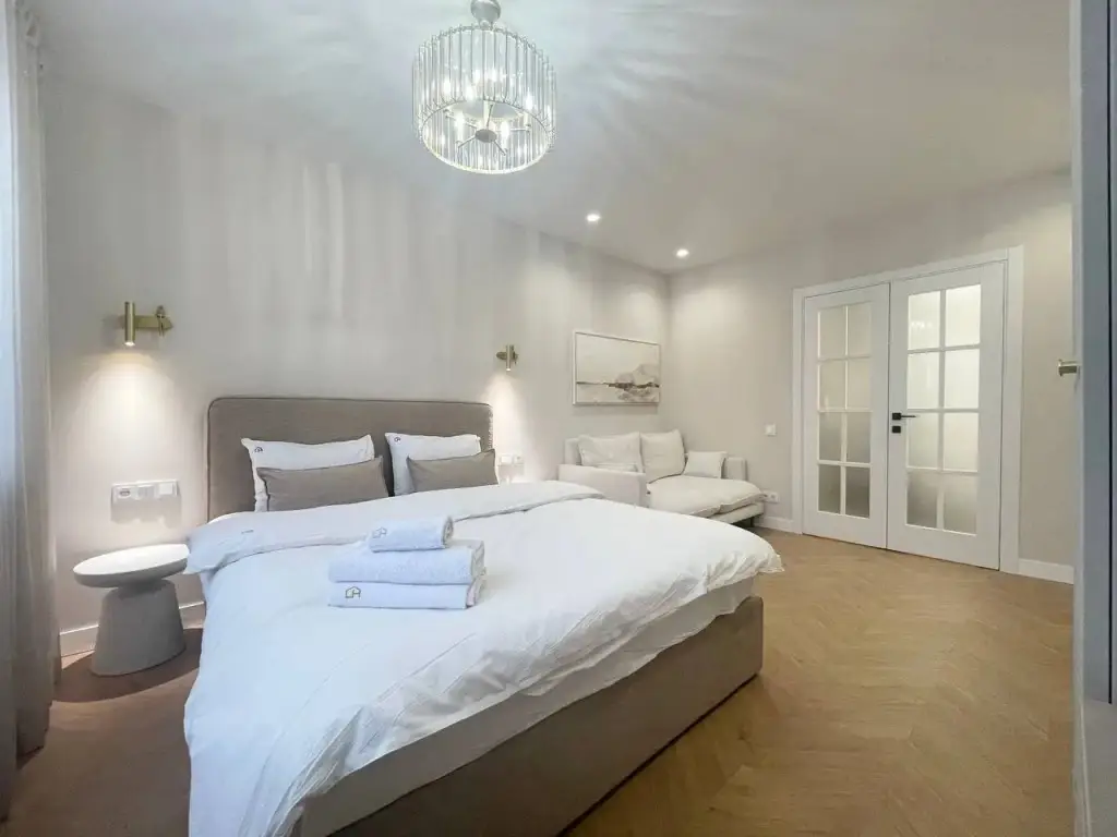 Минск: Апартаменты 2-комнатные HomeApart Сурганова, 80