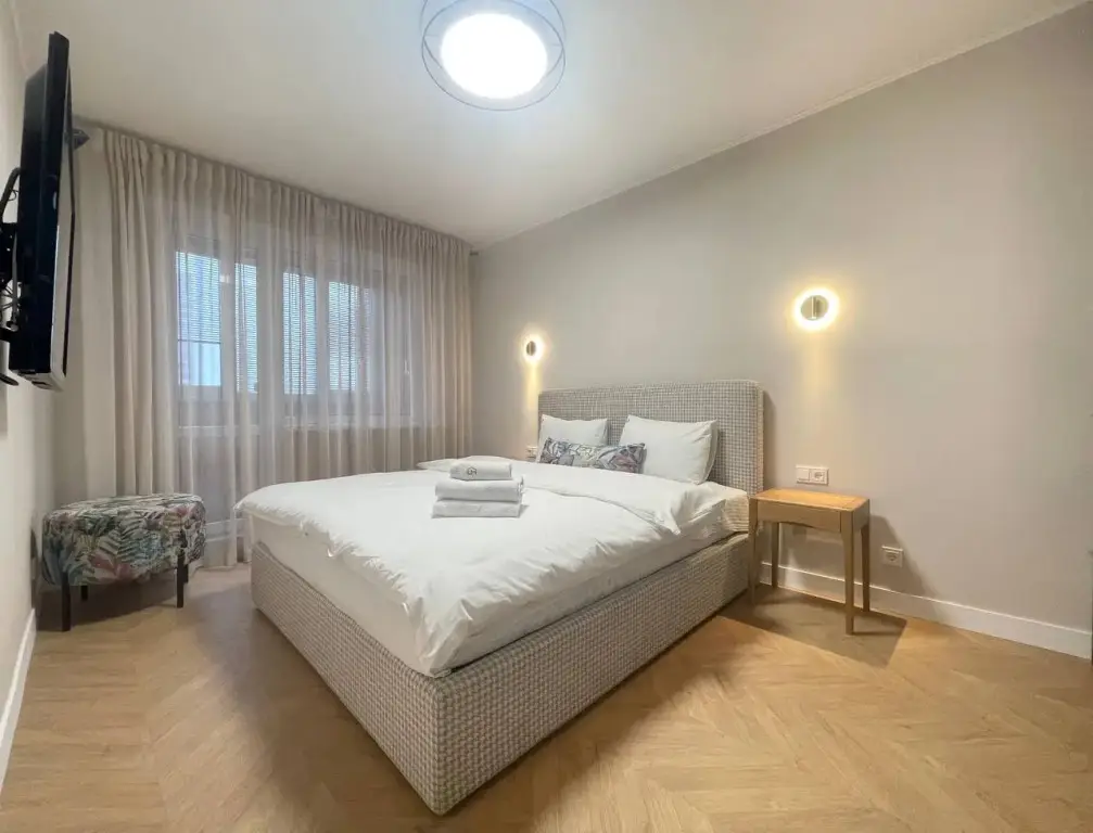 Минск: Апартаменты 2-комнатные HomeApart Сурганова, 80