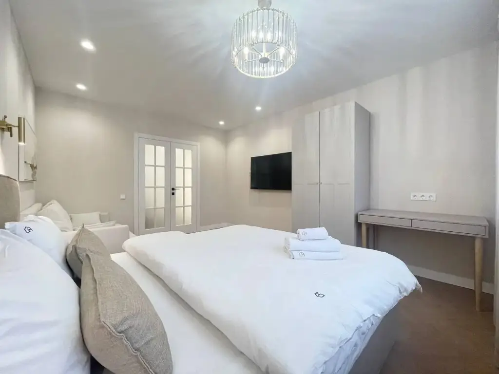 Минск: Апартаменты 2-комнатные HomeApart Сурганова, 80