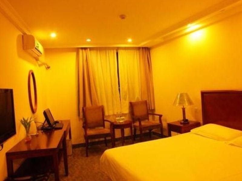 Шанхай: GreenTree Inn Shanghai Changyang Road Business Hotel