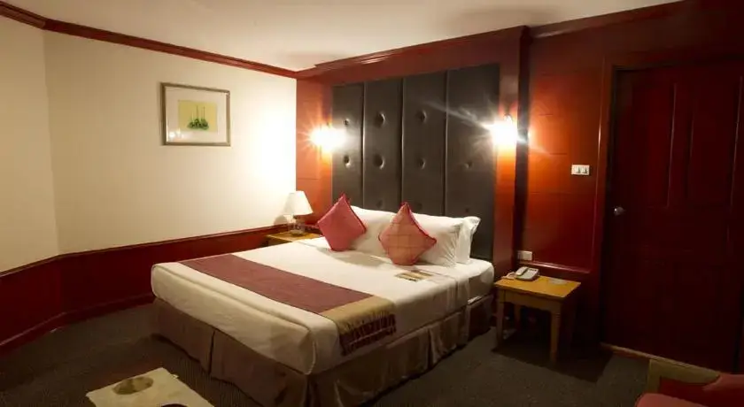 Ко Чанг: Aunchaleena Beach Front Resort, Koh Chang (Chomnapha Boat)