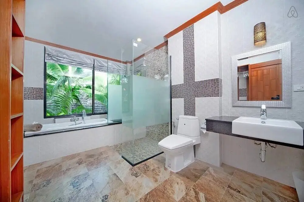 Тхаланг: Colorful Thai Heaven Hottub Pool Parking