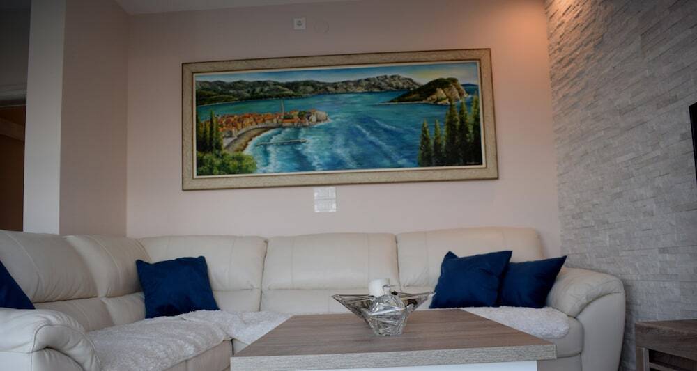 Бечичи: Apartmani Avanti Becici