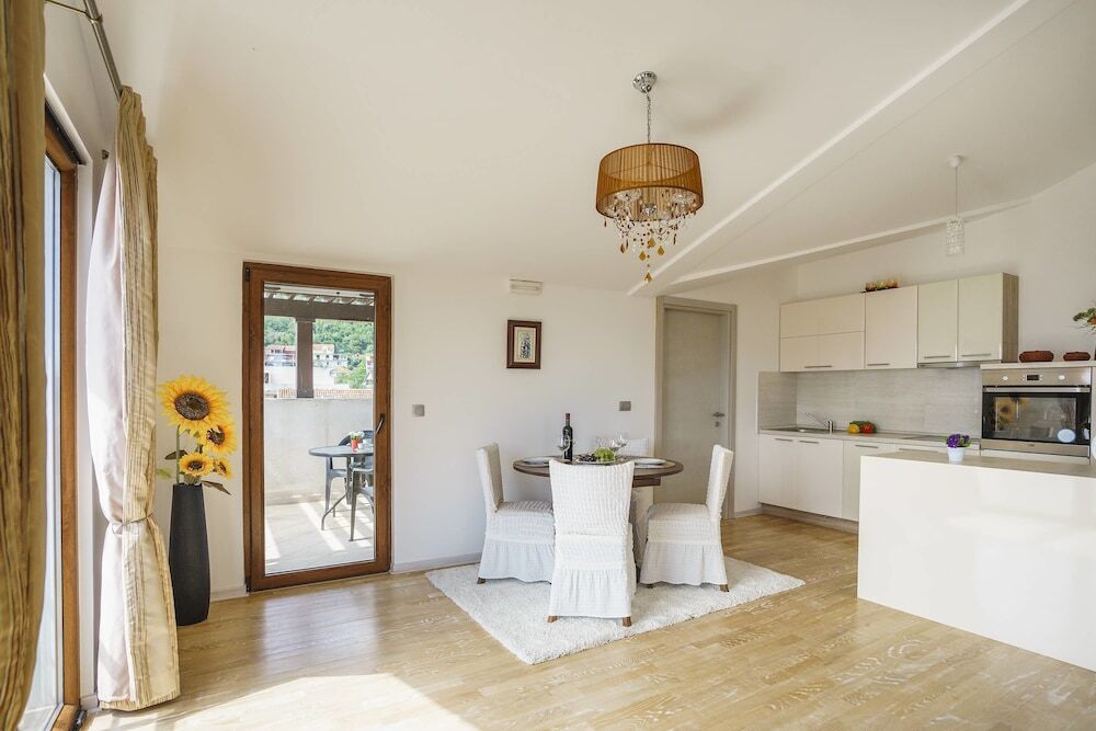 Тиват: Tivat Apartments
