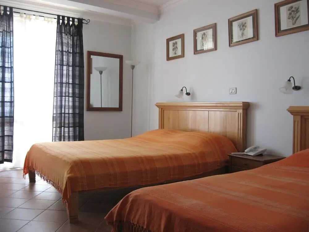 Свети-Стефан: Levantin Inn 13 Room N3 Sea Side