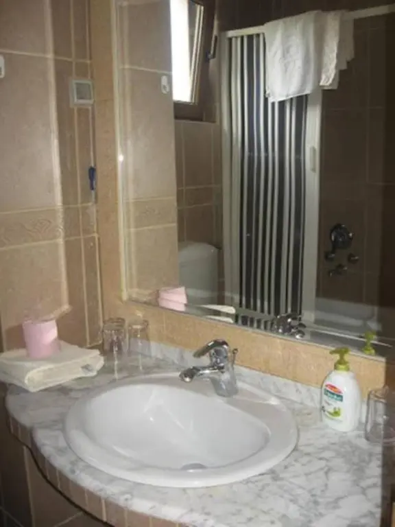 Свети-Стефан: Levantin Inn 13 Room N3 Sea Side