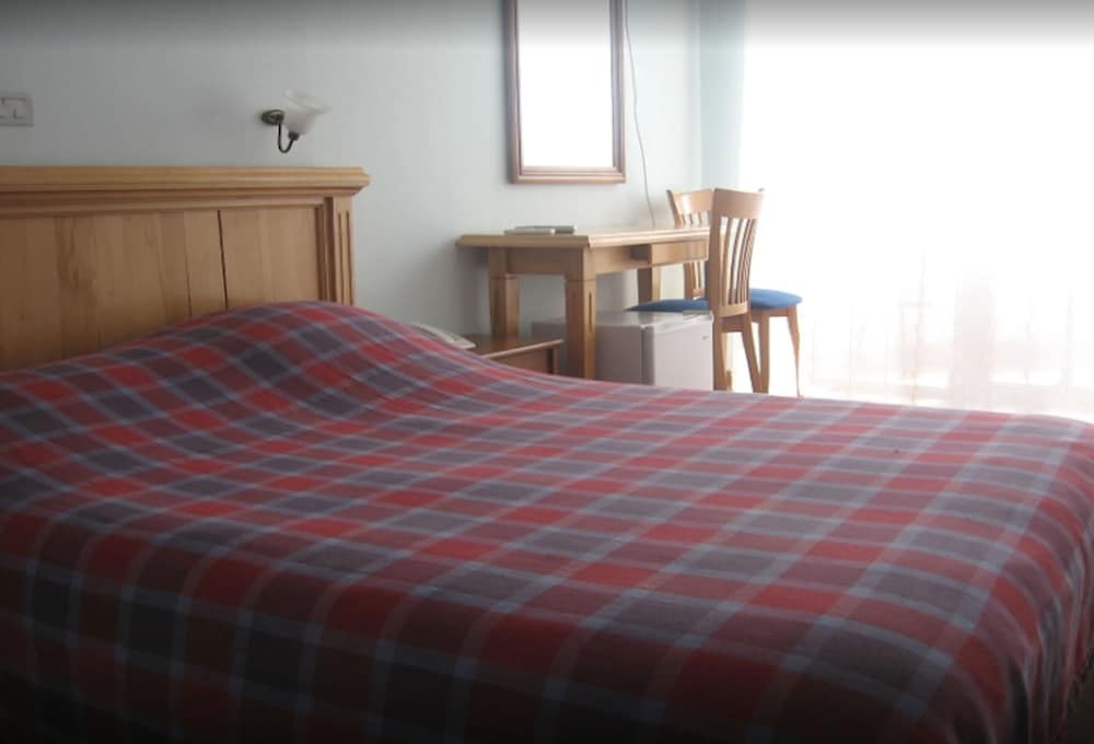 Свети-Стефан: Levantin Inn 12 Room N7 Sea Side