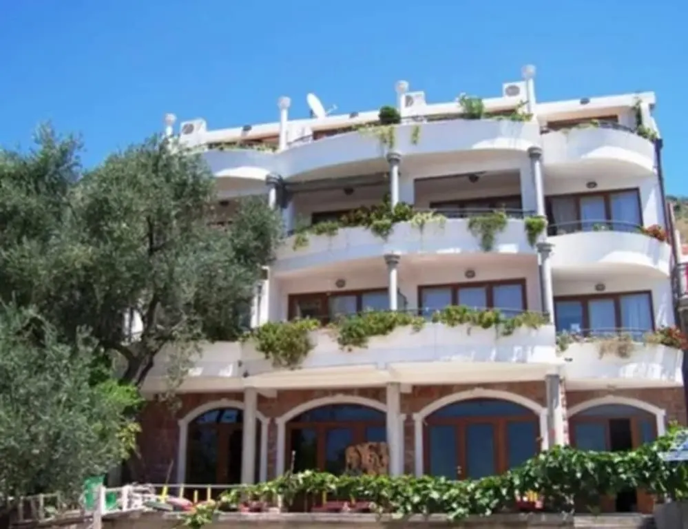 Свети-Стефан: Levantin Inn 13 Room N9