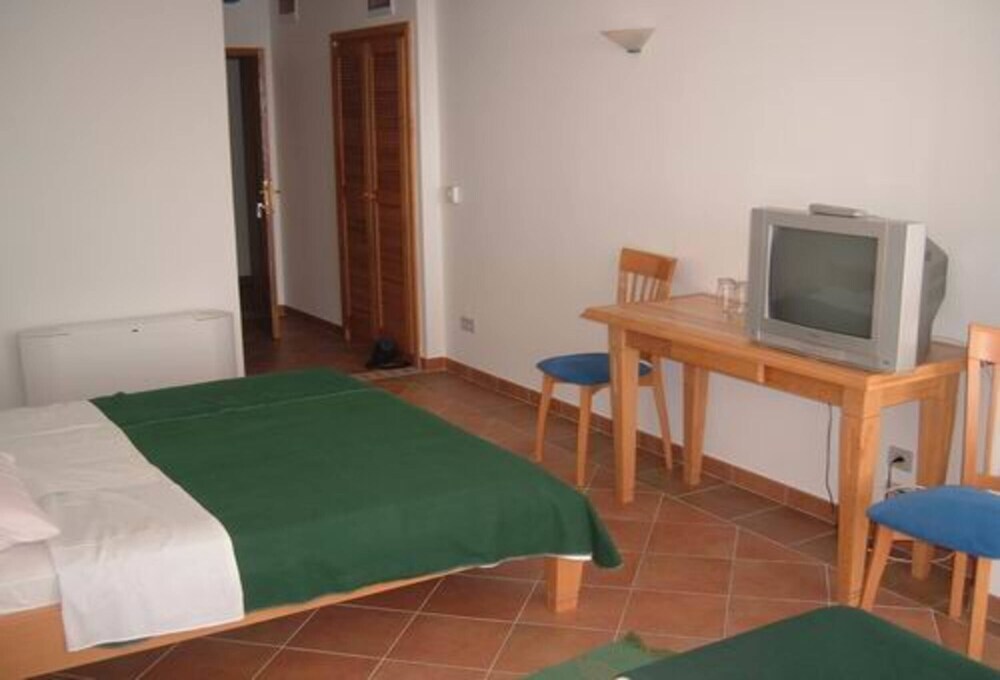 Свети-Стефан: Levantin Inn 13 Room N8 Sea Side