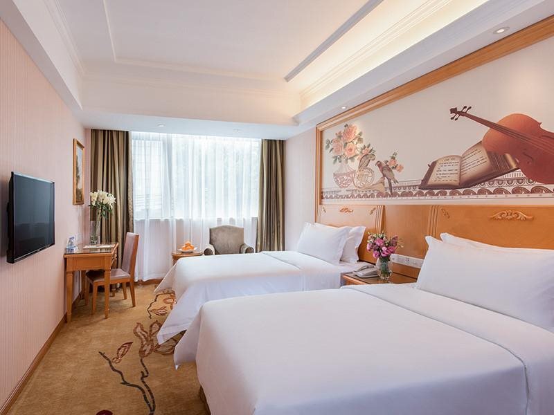Гуанчжоу: Vienna 3 Best Hotel Guangzhou Tianhe Chebei Station