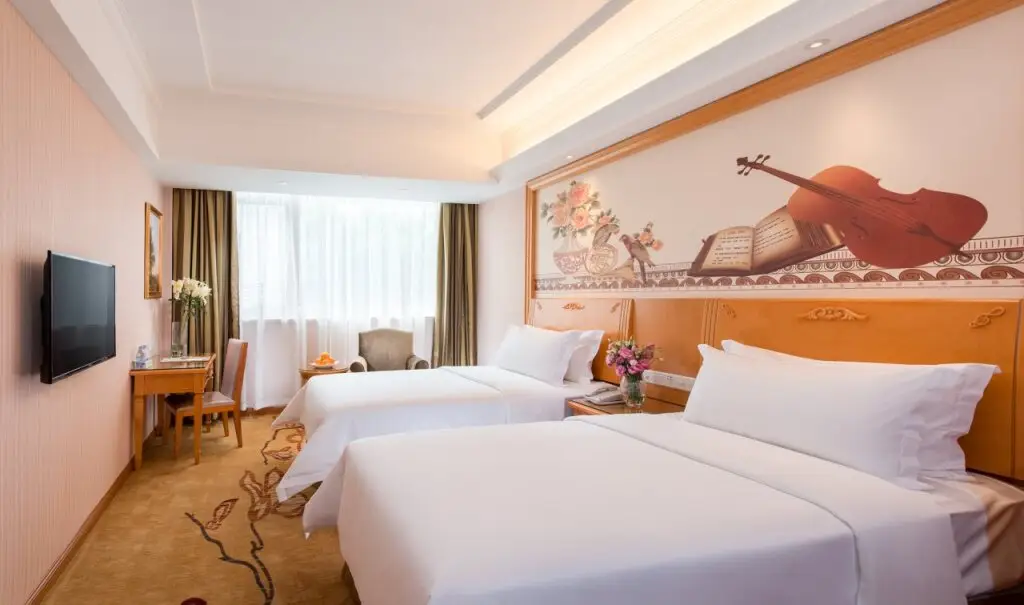 Гуанчжоу: Vienna 3 Best Hotel Guangzhou Tianhe Chebei Station
