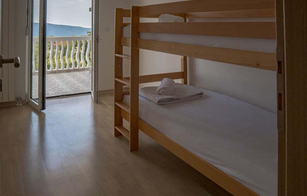 Херцег-Нови: Nice home in Herceg Novi w/ Outdoor swimming pool, Sauna and 4 Bedrooms
