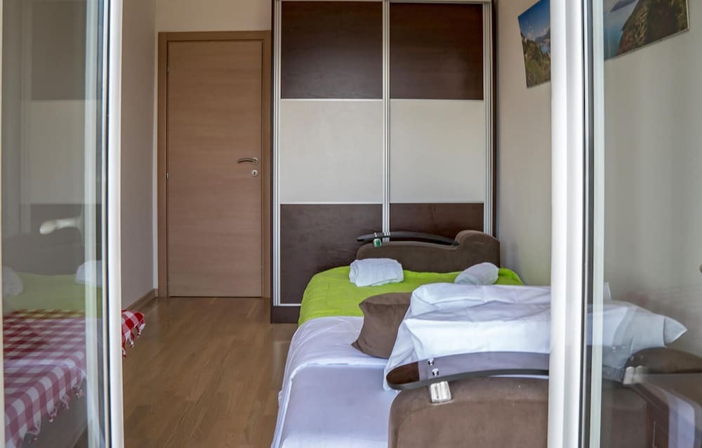 Херцег-Нови: Nice home in Herceg Novi w/ Outdoor swimming pool, Sauna and 4 Bedrooms