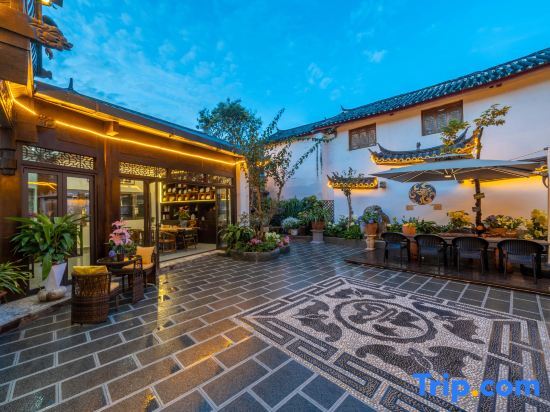 Bashilai Inn (Lijiang Ancient City Mufu Branch) — фото 1